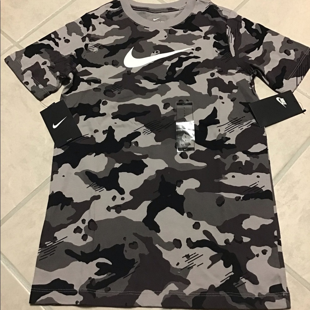 Youth Boy’s Nike Athletic T-shirt Camouflage NWT